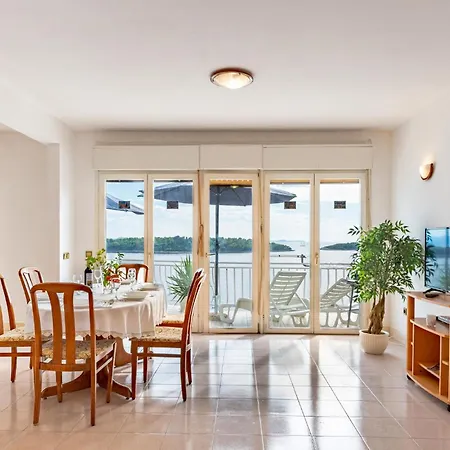 Apartment 2 Bedroom Front In Blato *